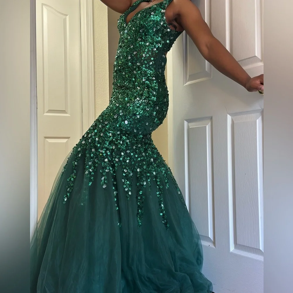 Elegant Green Evening Gown  Size M - Picture 5 of 13